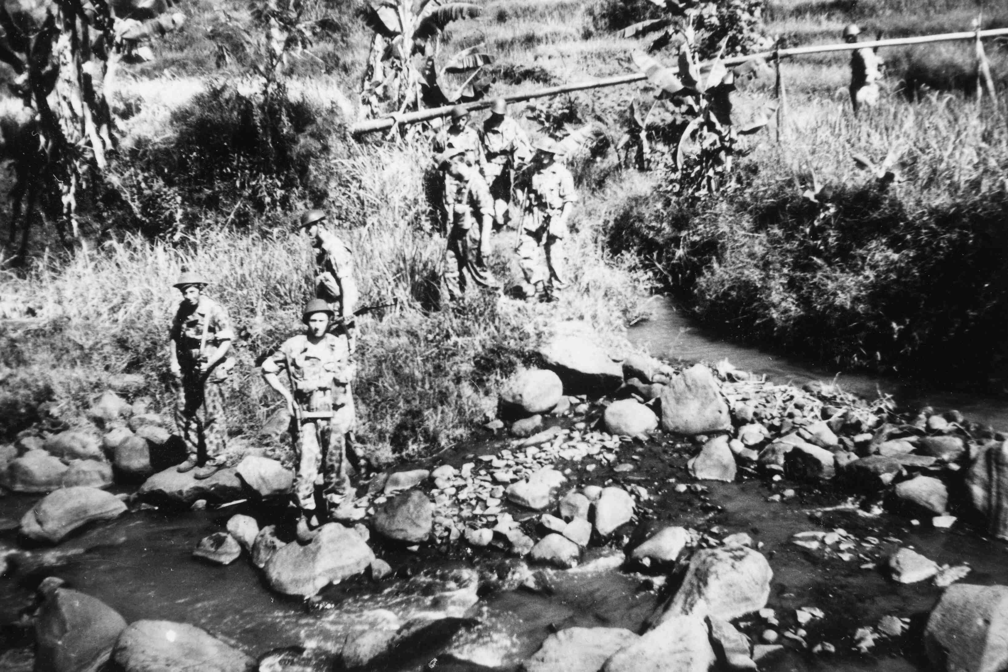 KNIL soldaten in Boeah Batoe, Oedjoeng Broeng, rond 1946
