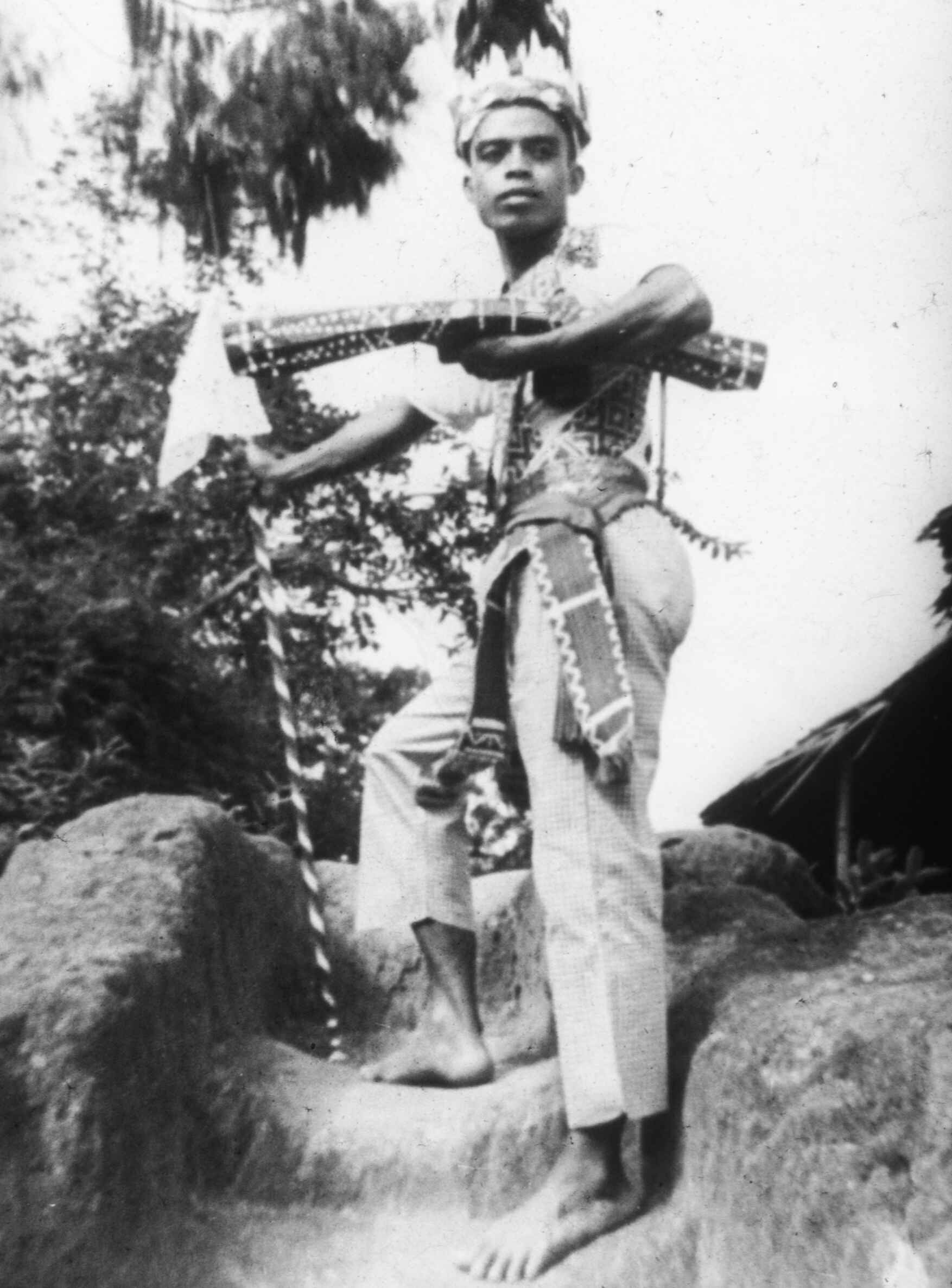 Oude foto of Ambonese man