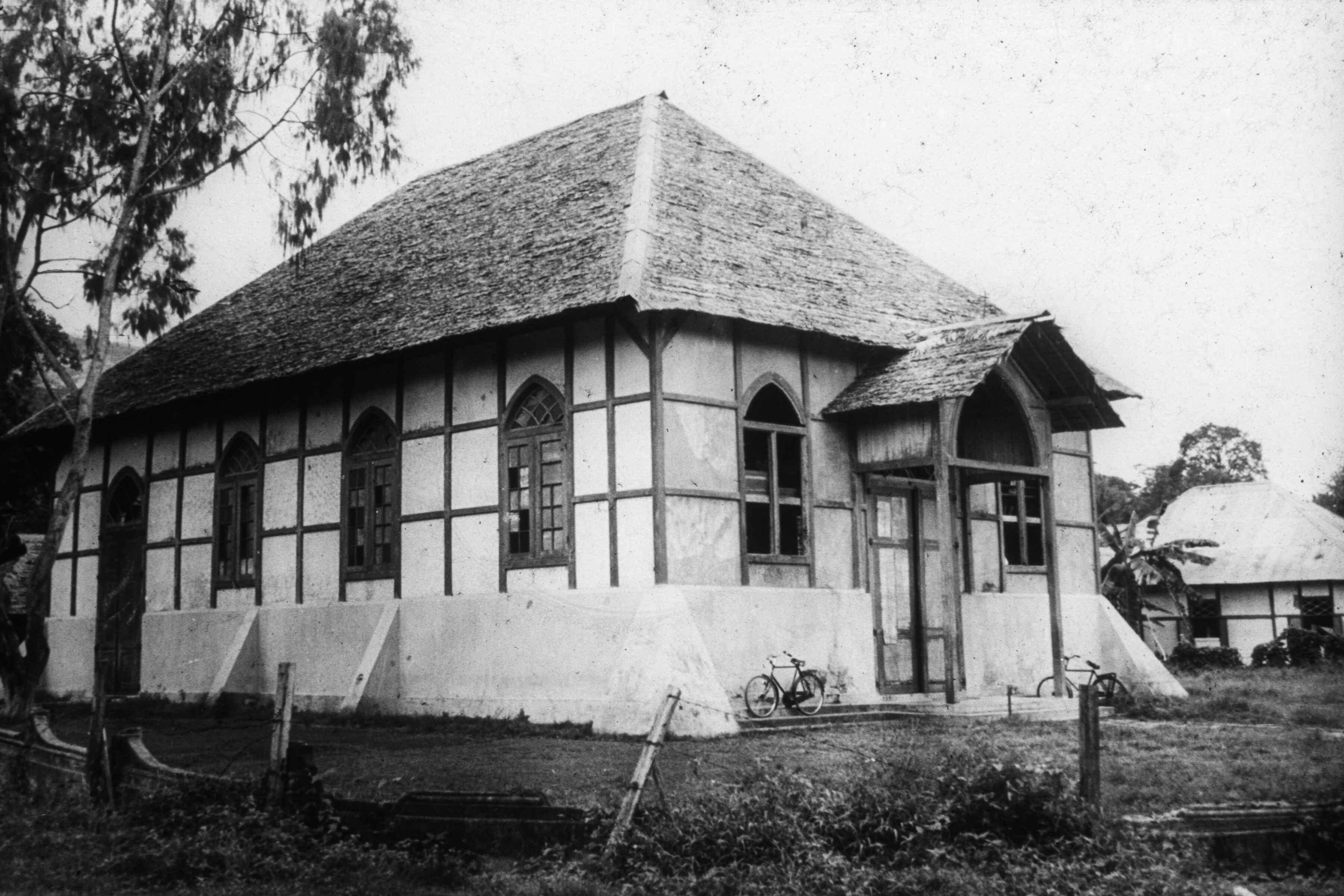 Oude foto van kerk in Ambon